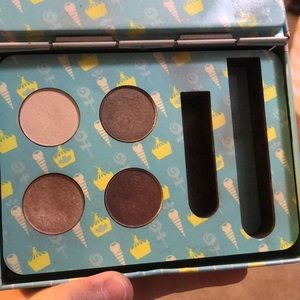 Eyeshadow palette
